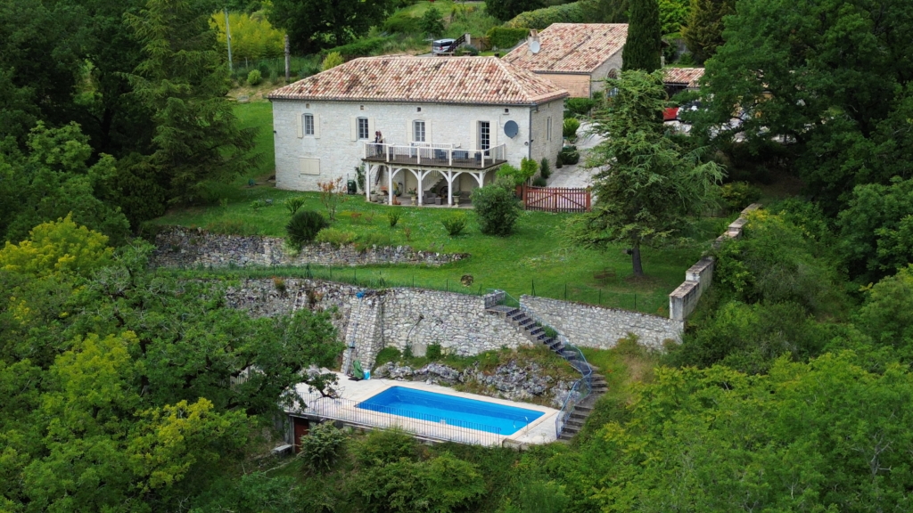 unique 3-bed stone house 