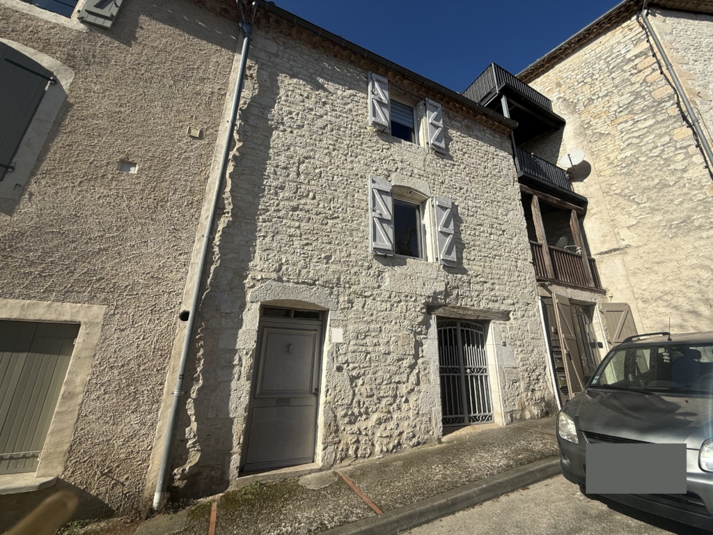 2 bed house on pilgrims route front access  with office shop behind the gates 
