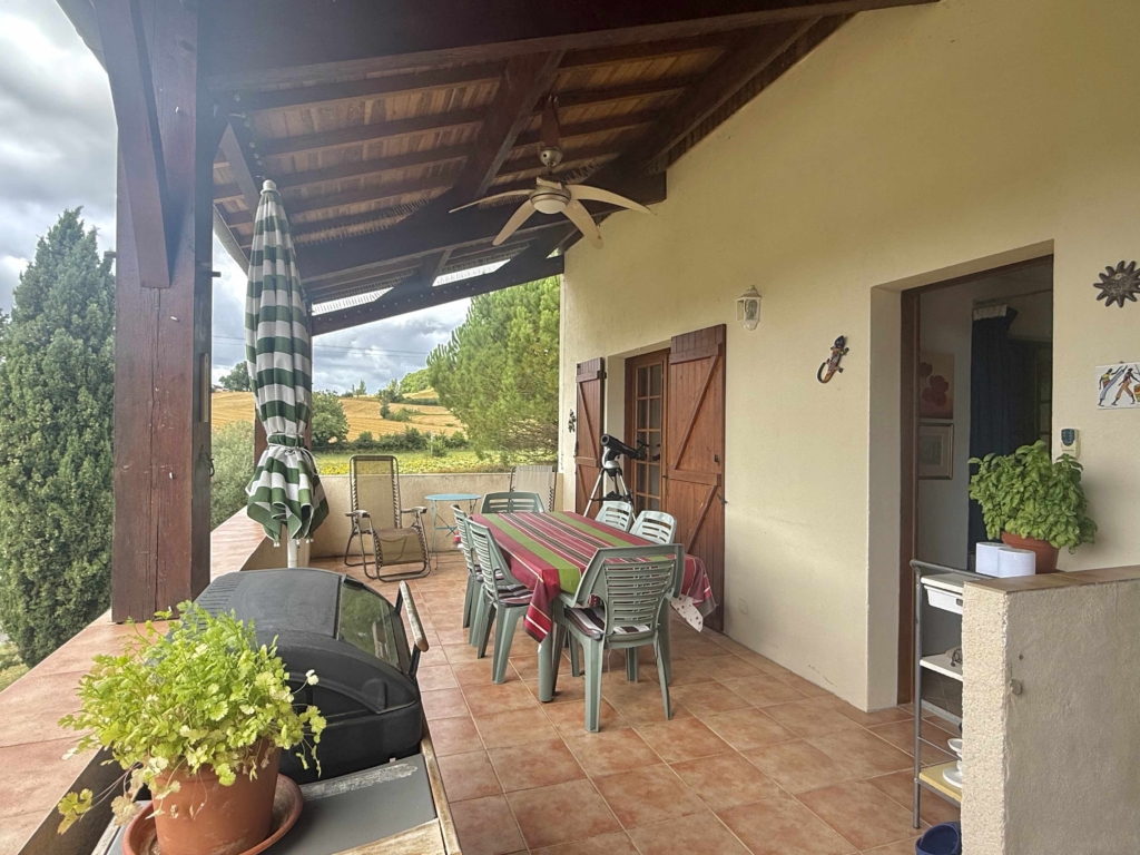 covered terrace 