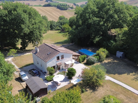 Castelsagrat 3-bed house