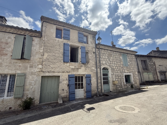 village house with garden and garage Saint Maurin