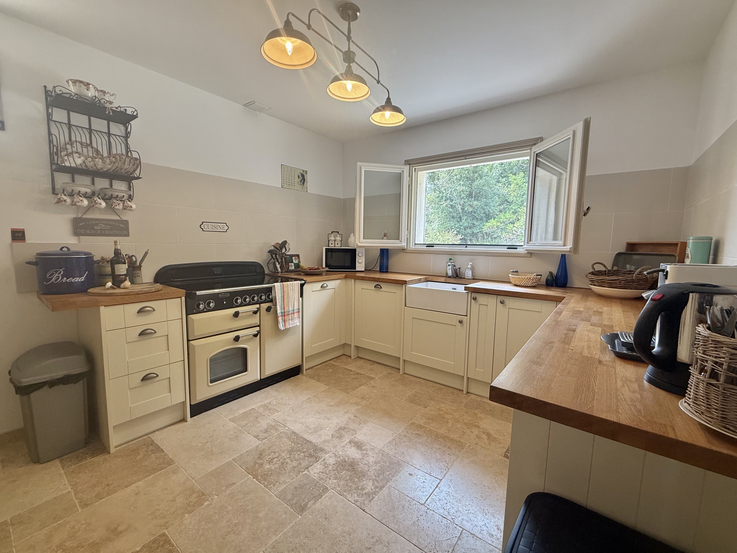 3 bed house with stunning valley views