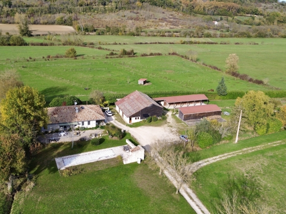 Equestrian estate with 18ha