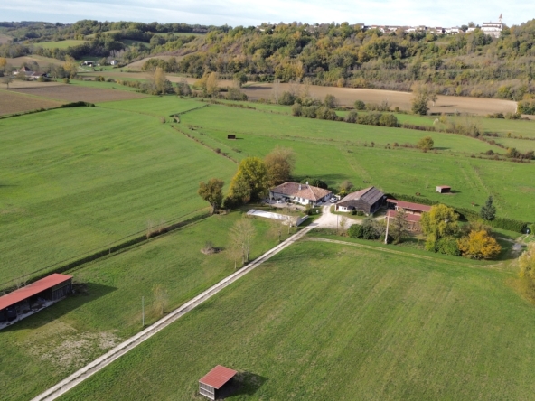 equestrian estate with 18 ha castelsagrat