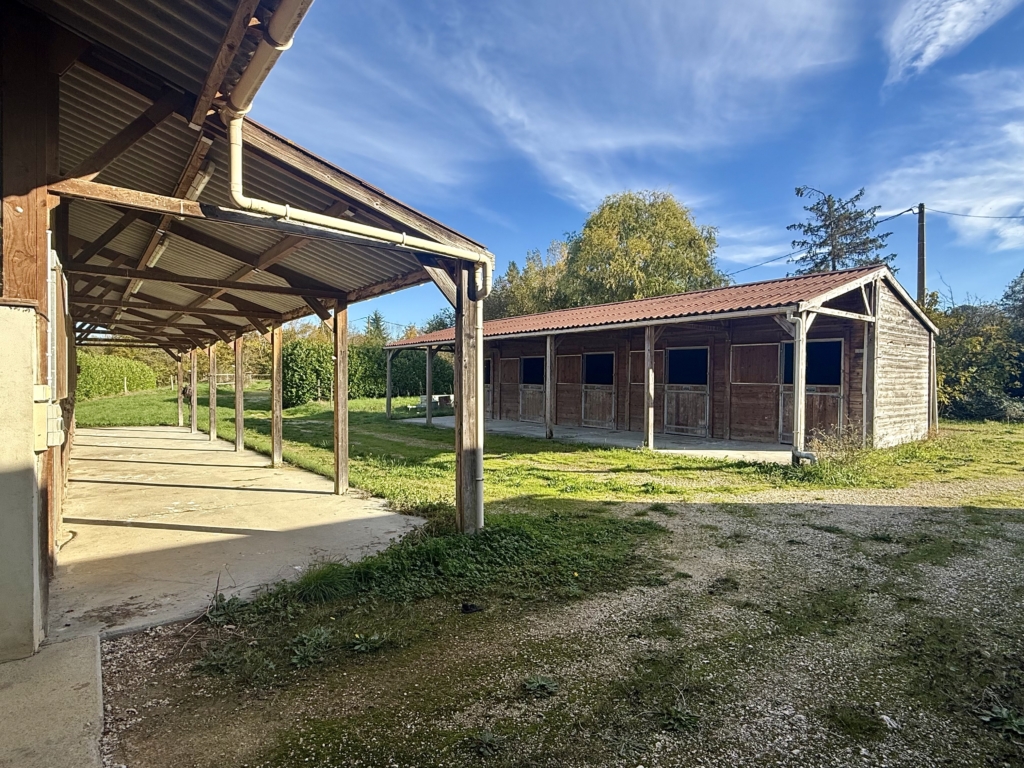 Equestrian Estate with 18 Ha Near Castelsagrat