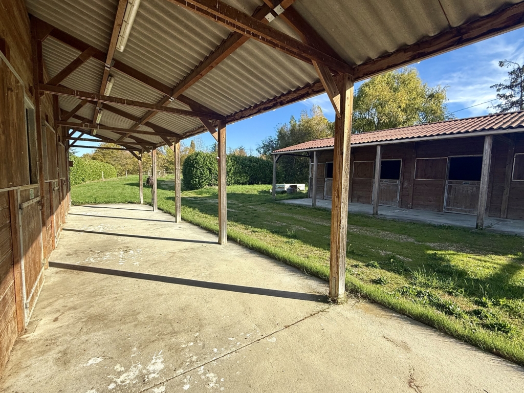 Equestrian Estate with 18 Ha Near Castelsagrat