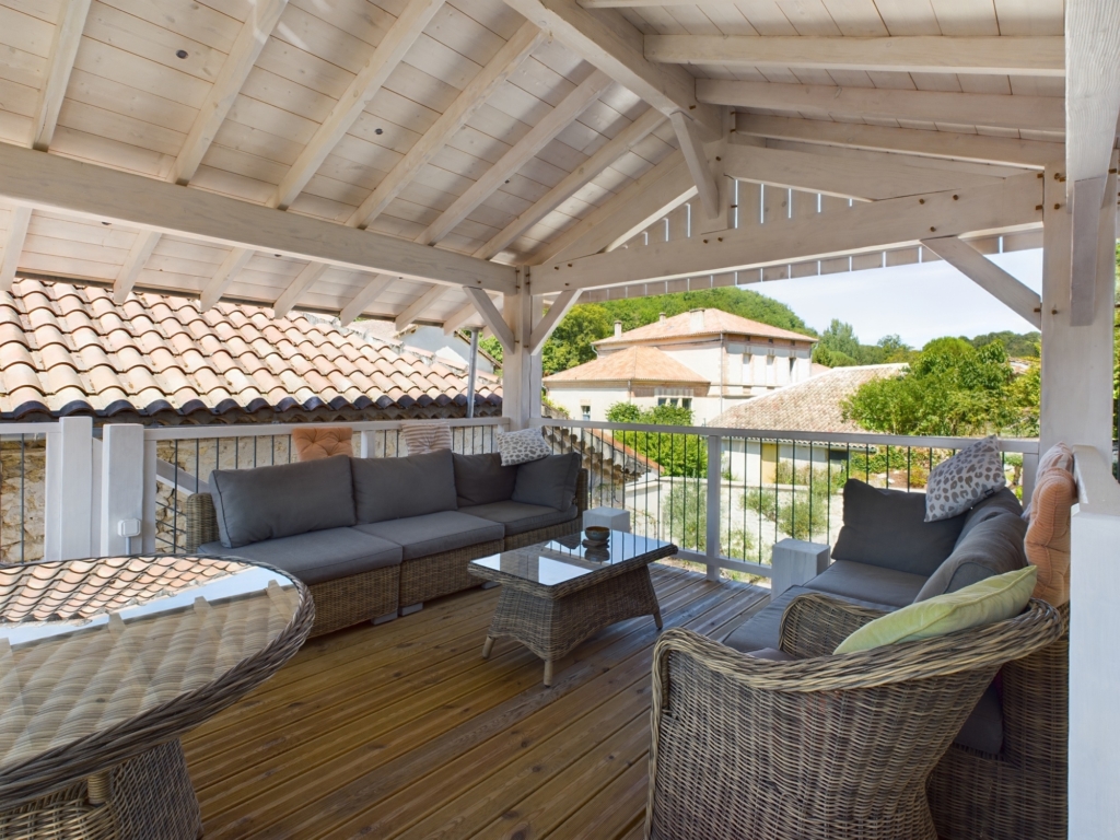 beautifully renovated 4 bed stone house