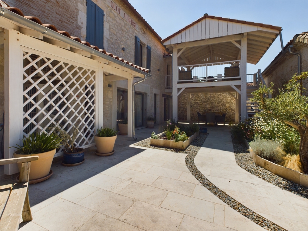 beautifully renovated 4 bed stone house