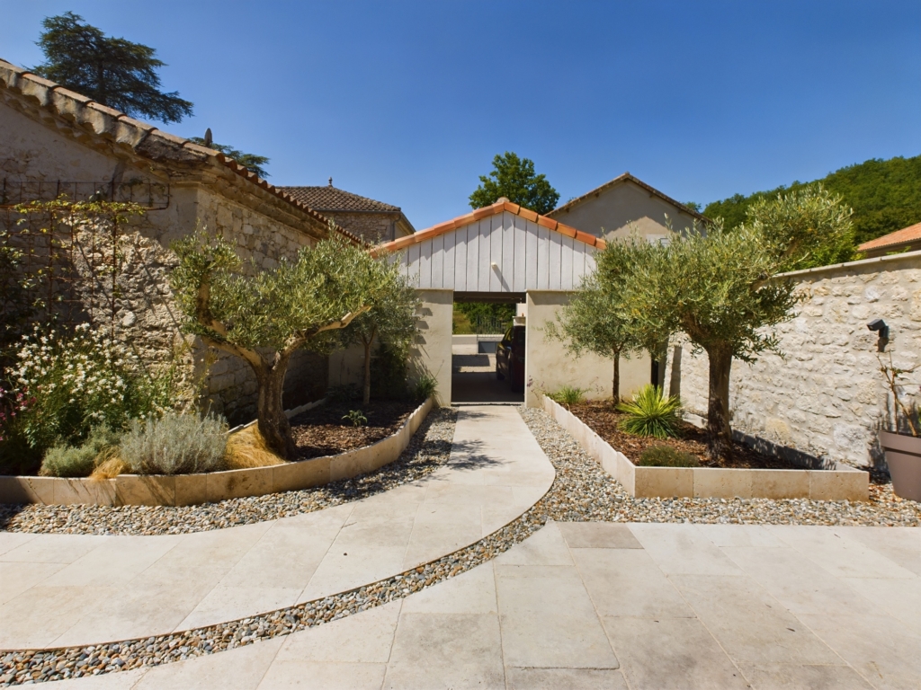 Beautiful 4 bed house 