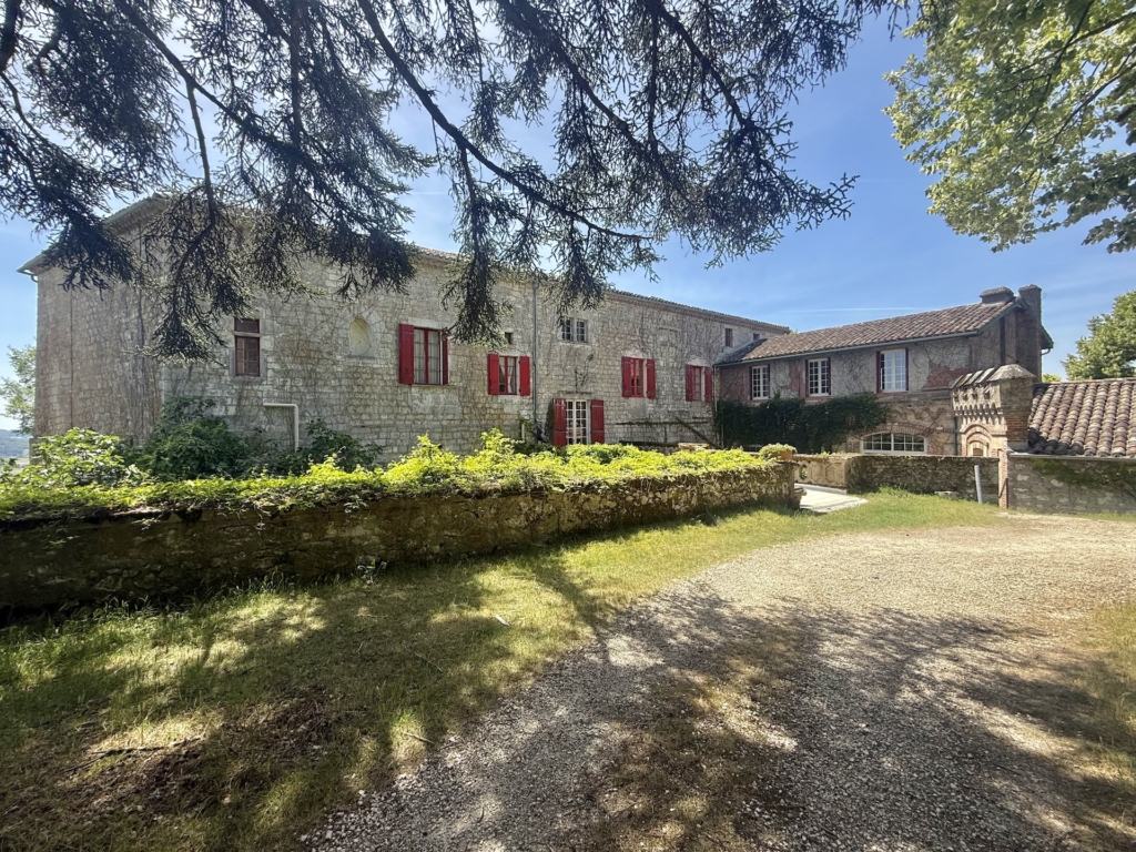 Historic Chateau with chapel and 34 hectares