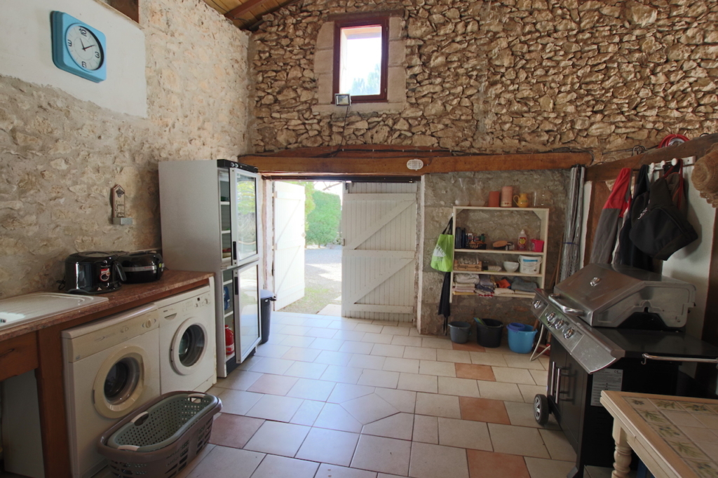 Quercy stone farmhouse with pool