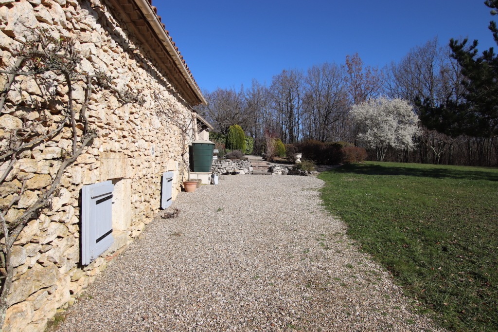 Quercy stone farmhouse with pool