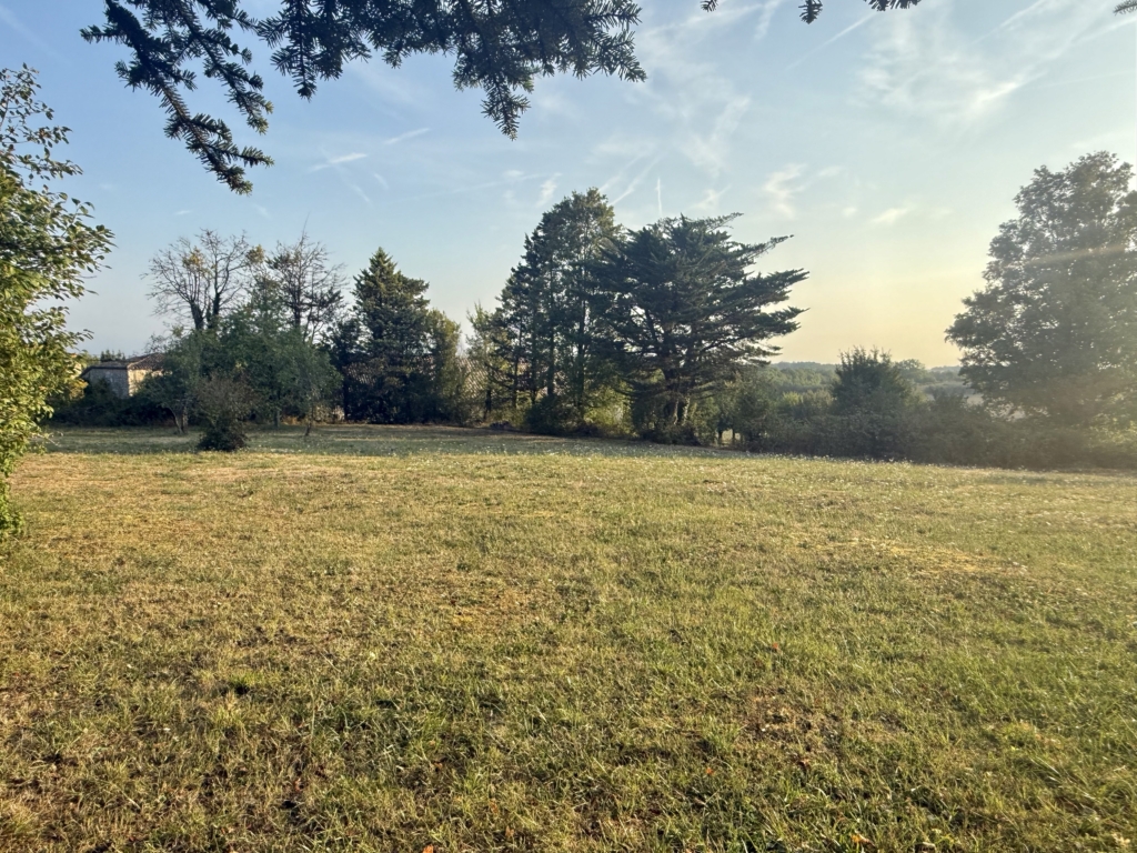4 bed stone house with attached barn