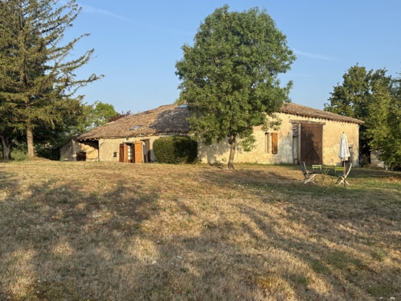 4 bed stone house with attached barn