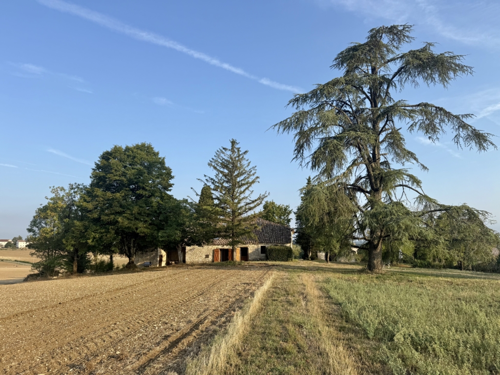 4 bed stone house with attached barn