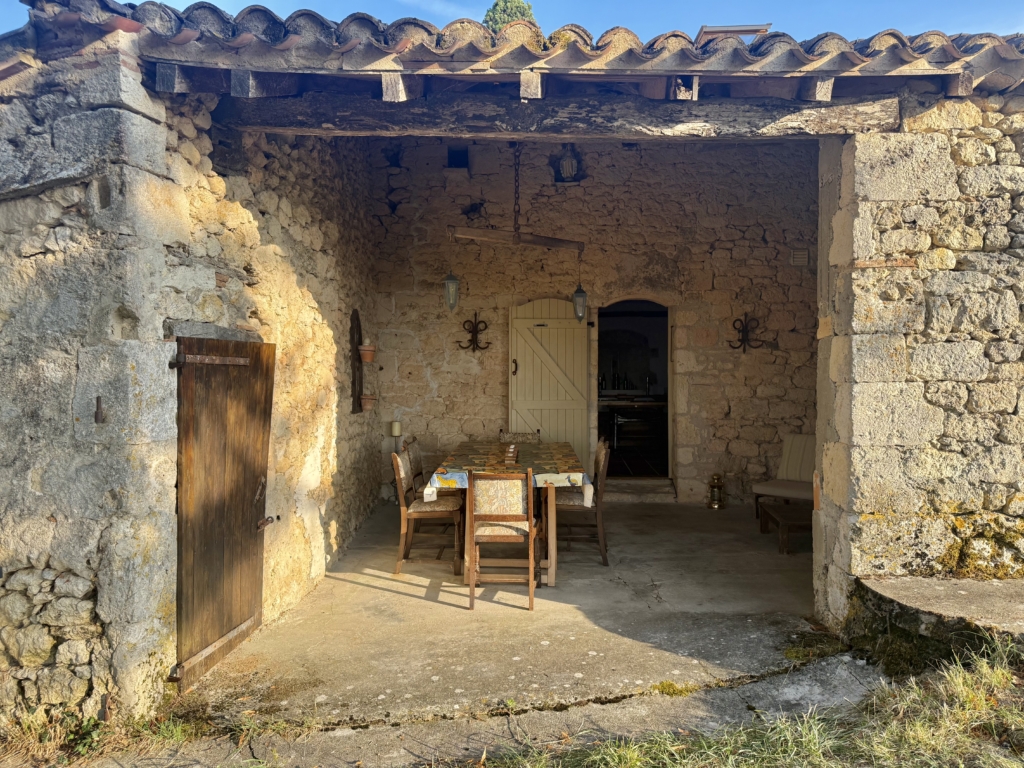 4 bed stone house with attached barn