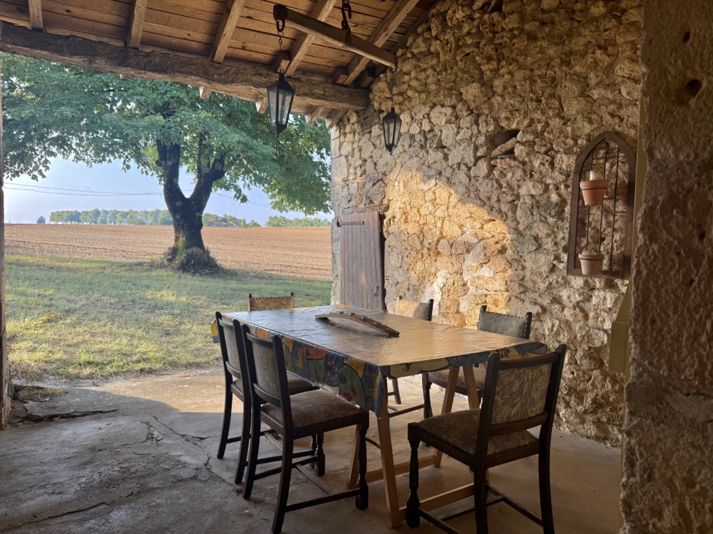 4 bed stone house with attached barn