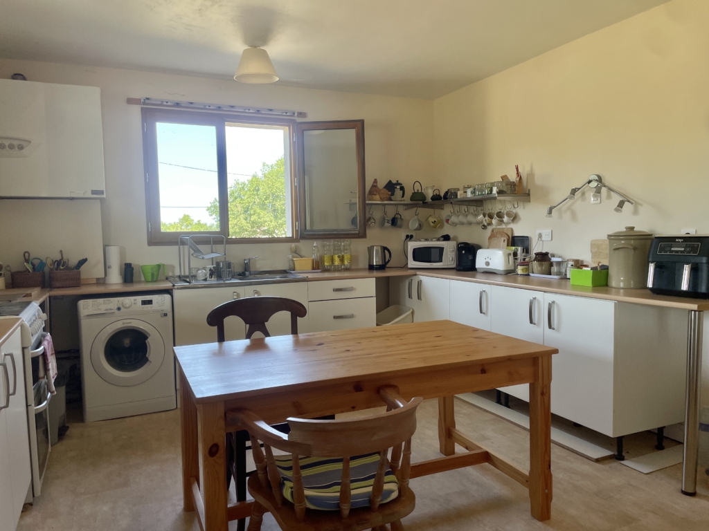 2 bed bungalow with garden