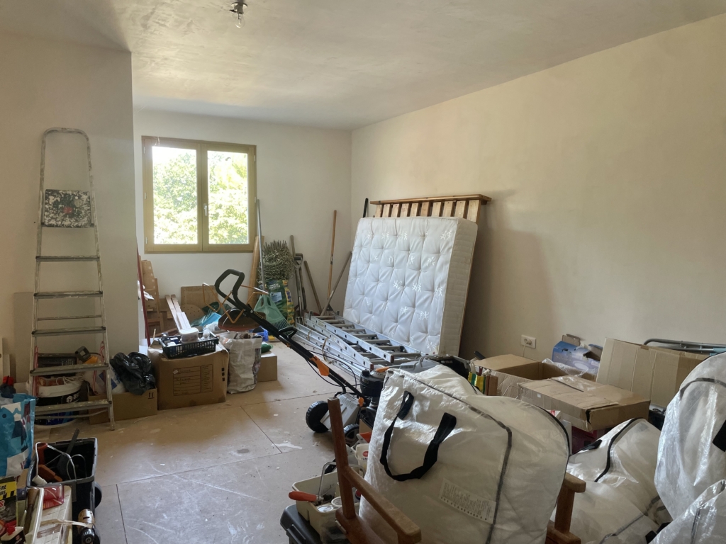 2 bed bungalow with garden