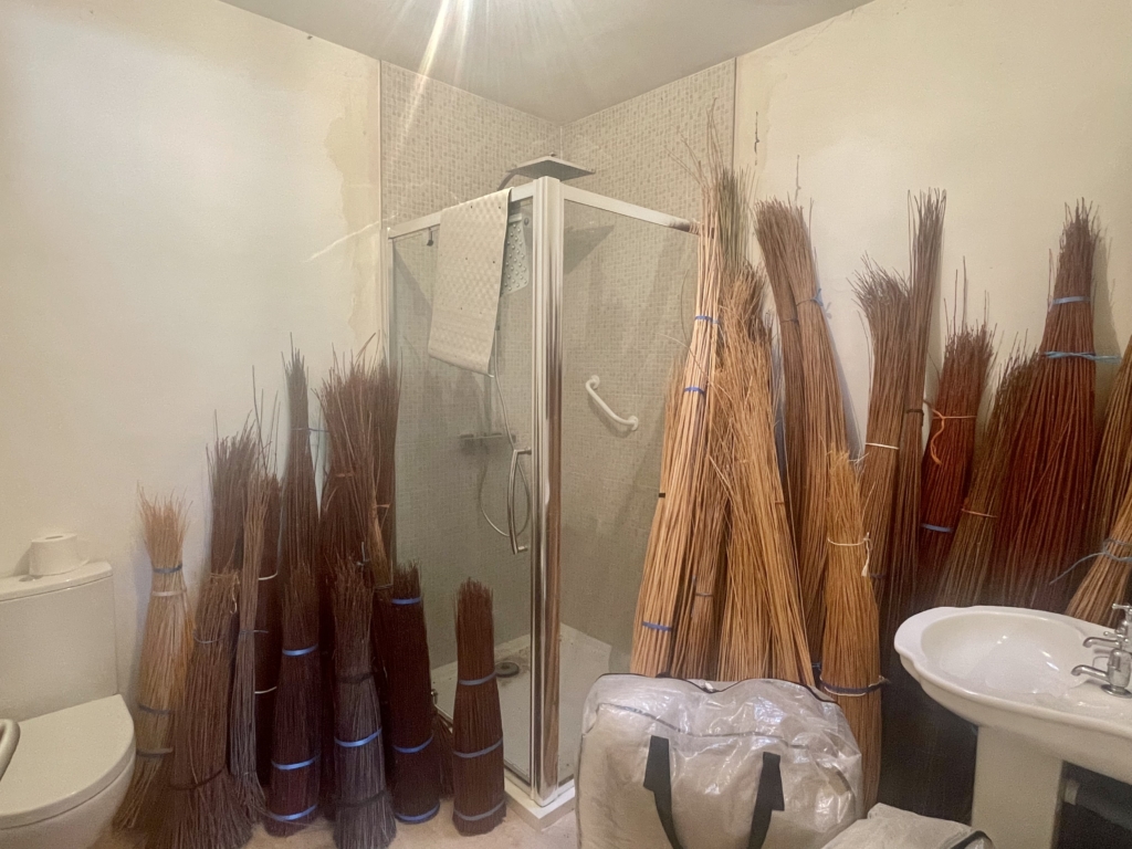 2 bed bungalow with garden