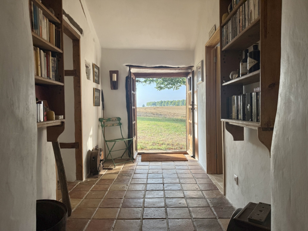4 bed stone house with attached barn