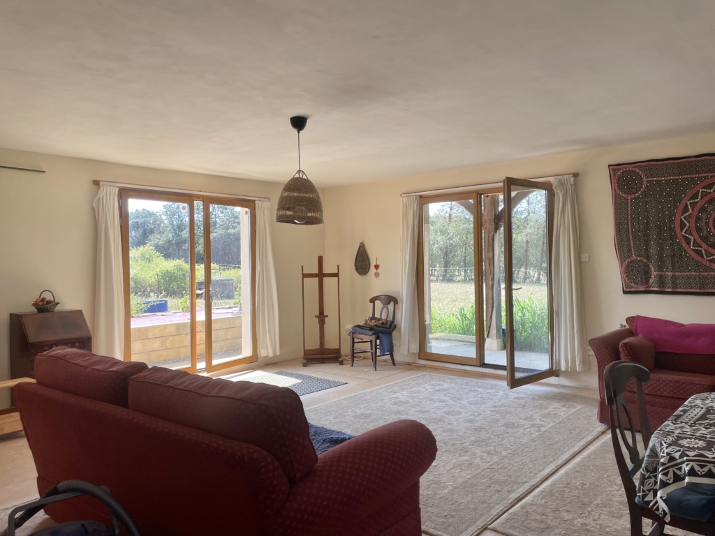 2 bed bungalow with garden