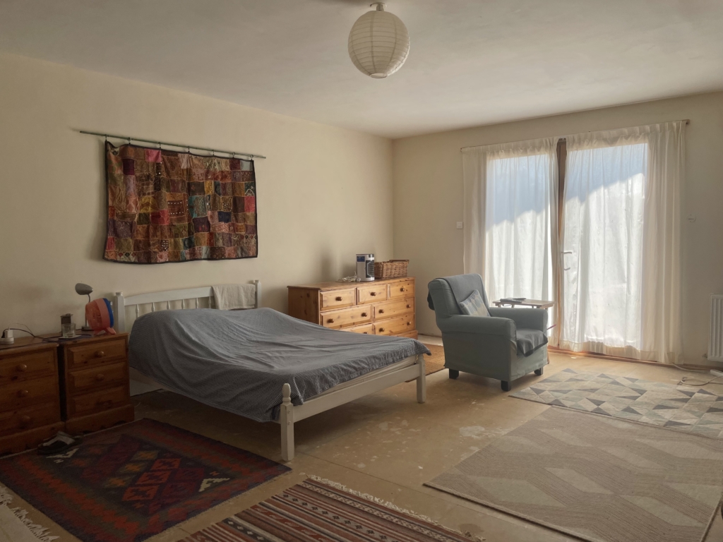 2 bed bungalow with garden