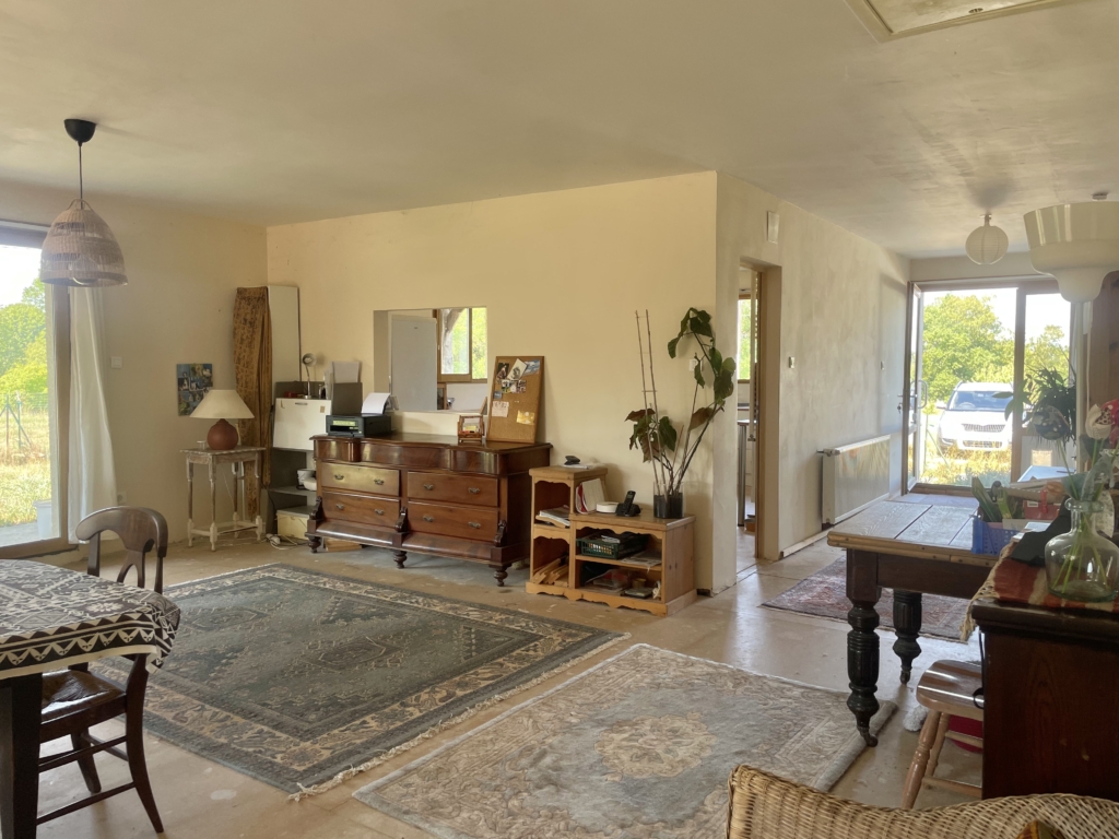 2 bed bungalow with garden