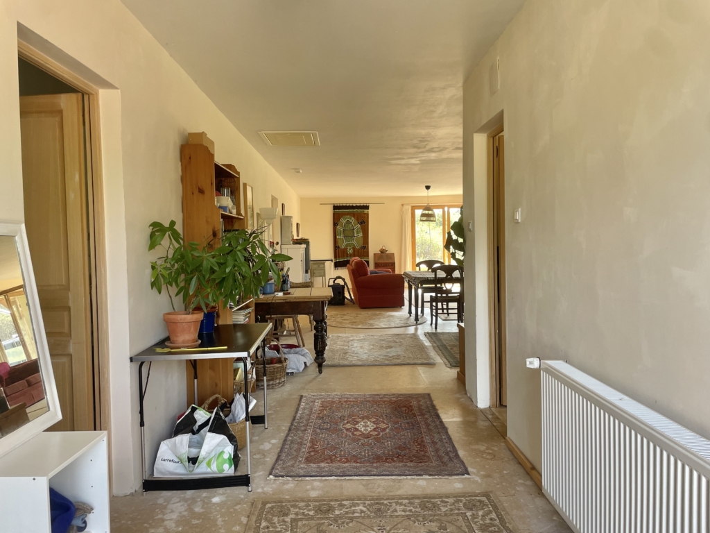 2 bed bungalow with garden
