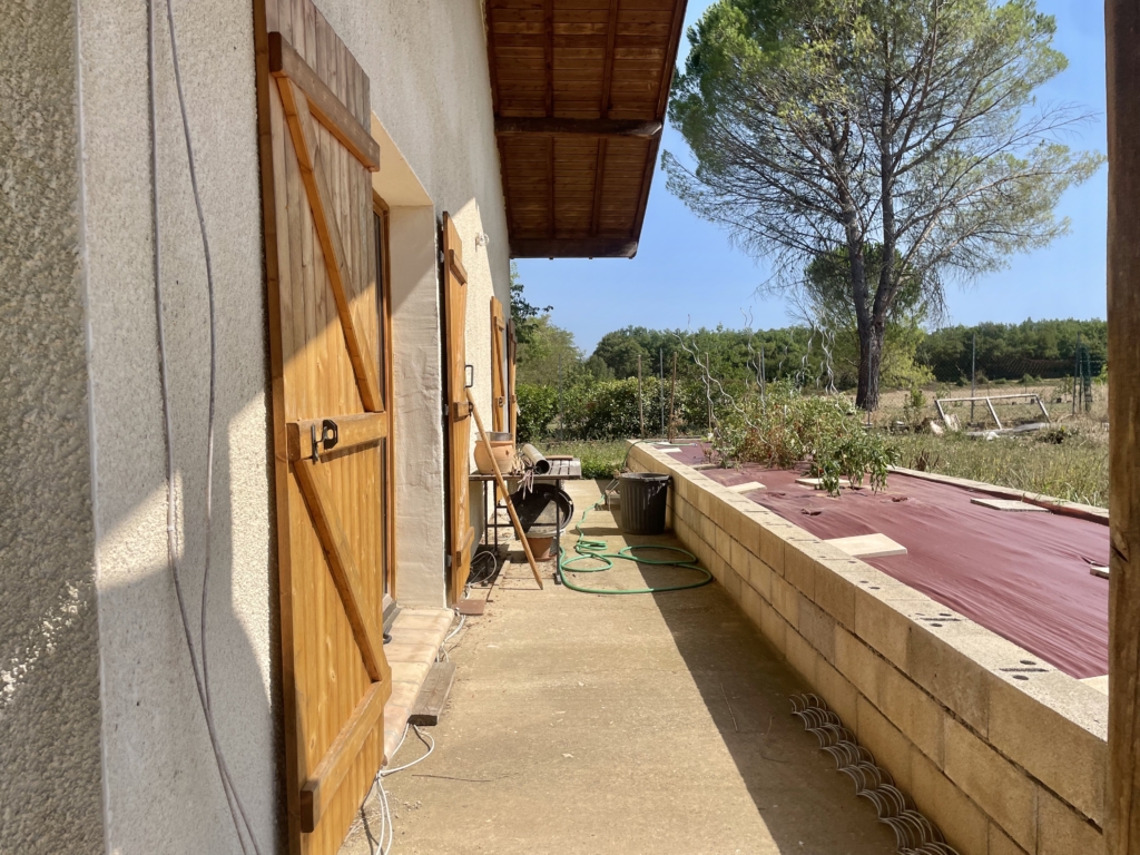 2 bed bungalow with garden