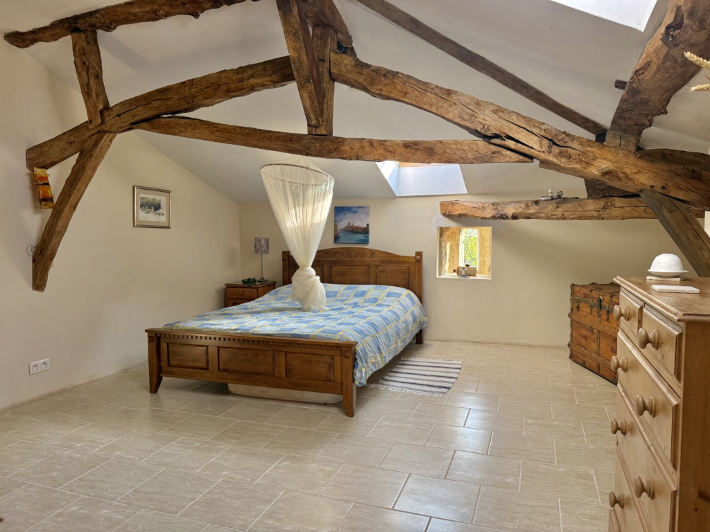 4 bed stone house with attached barn