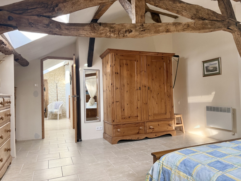 4 bed stone house with attached barn