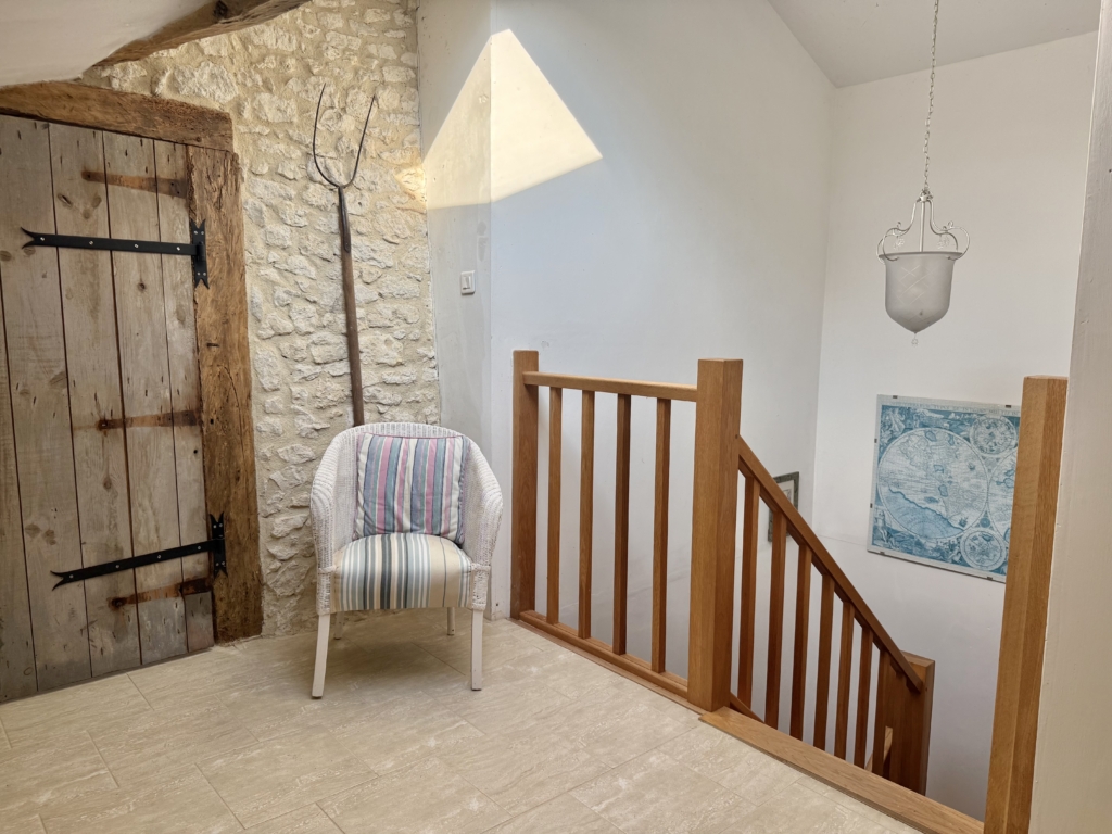 4 bed stone house with attached barn