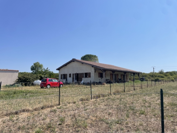 2 bed bungalow with garden
