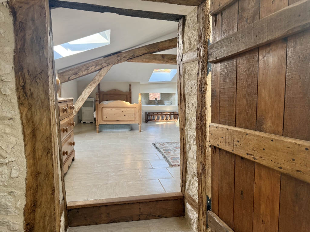 4 bed stone house with attached barn