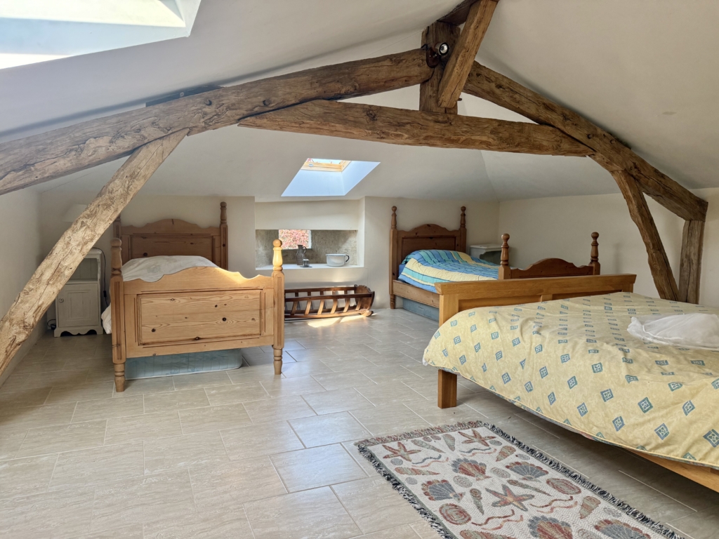 4 bed stone house with attached barn