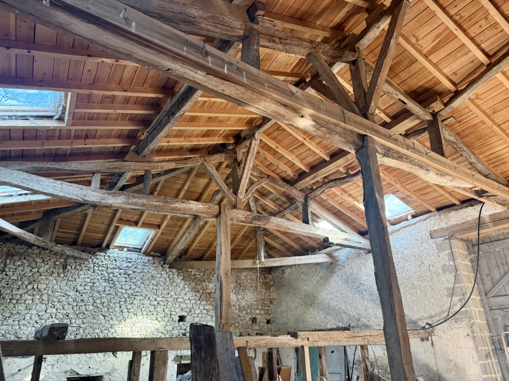 4 bed stone house with attached barn