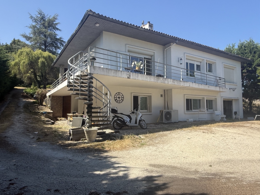 5 bed house with garden 